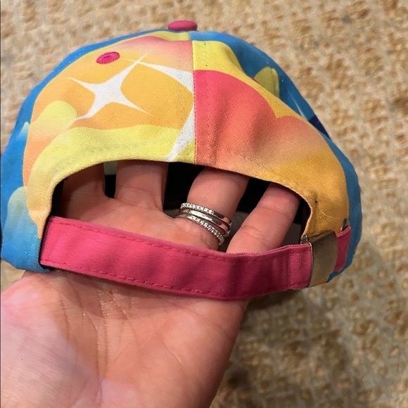 Lynwood Walls Queen Colorful 'Hello Beautiful' Women's Cap - Picture 6 of 8